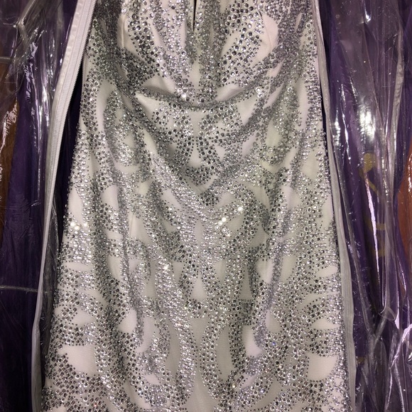 Alyce prom dress - Picture 3 of 6